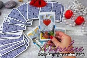 Miguelana vidente y tarotista - tirada cartas tarot del amor
